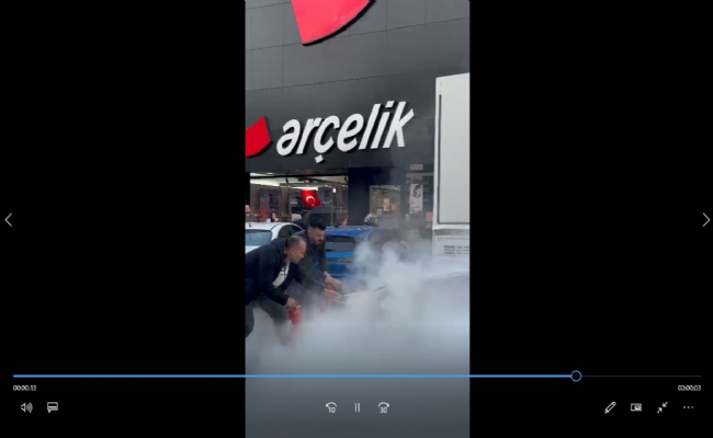   Atatürk Bulvar’ında Araç Alevlere Teslim Oldu