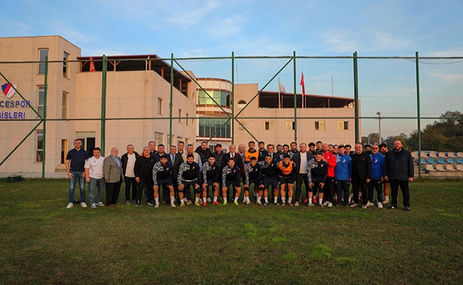 BAŞKAN ÖZLÜ’DEN DÜZCESPOR’A MORAL ZİYARETİ
