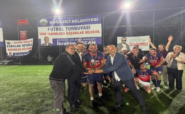 Boğaziçi Belediyesi futbol turnuvasının şampiyonu Yaka köyü