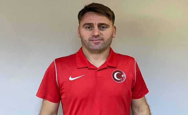 Düzce Belediyesi Güreş antrenörüne milli takımda! 