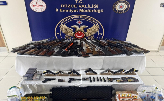 Düzce’de Sosyal Medya Operasyonu: Silah Teşhiri Yapan 20 Şüpheli Yakalandı