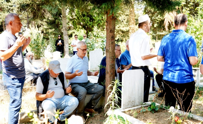 Düzcespor Başkanlarından İhsan Çetin Mezarı Başında Anıldı