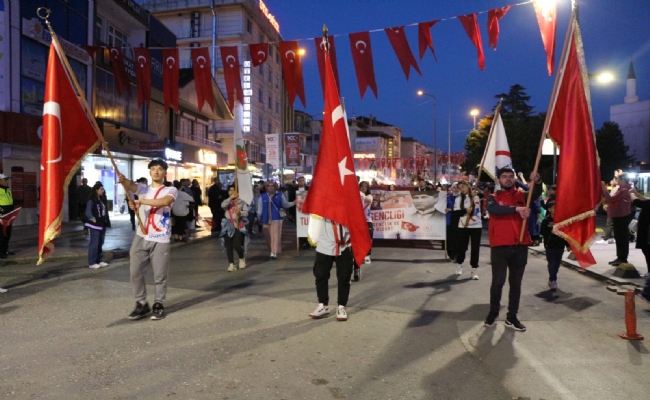 FENER ALAYI MEHTARAN EŞLİĞİNDE SOKAKLARI AYDINLANTI