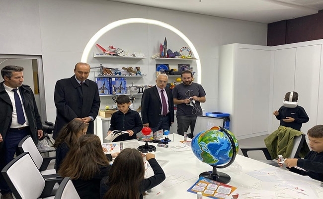 İl Müdürü Zekeriya Arslantürk’ten Bilim Merkezi Ziyareti