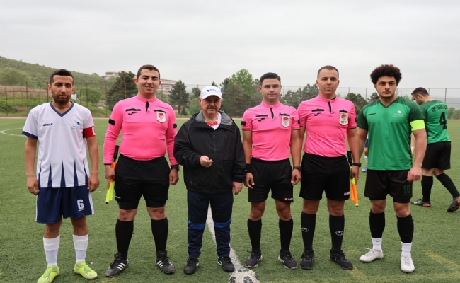 Öğrenci Futbol Turnuvası Düzce Üniversitesi Rektörünün Santra Vuruşuyla Başladı