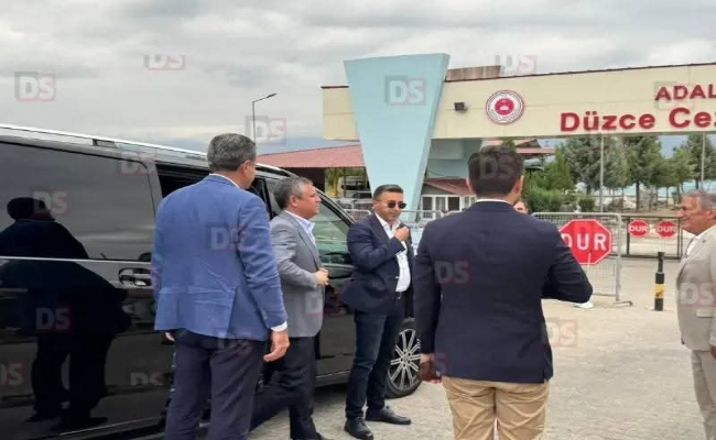  Özgür Özel  İBB Medya AŞ. Genel Müdürü Türker'e cezaevinde ziyaret etti