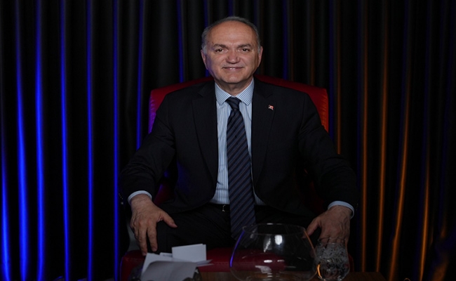 ÖZLÜ, “BAŞKAN’A SOR”DA SORULARI YANITLADI