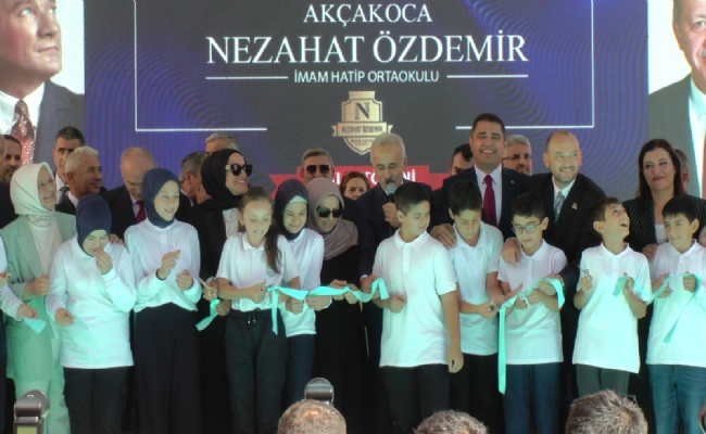 Ulaştırma ve Altyapı Bakanı Uraloğlu, Akçakoca’da okul açılışına katıldı