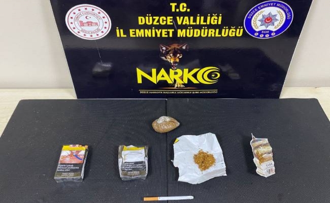 Uyuşturucu satıcısı evinde suçüstü yakalandı